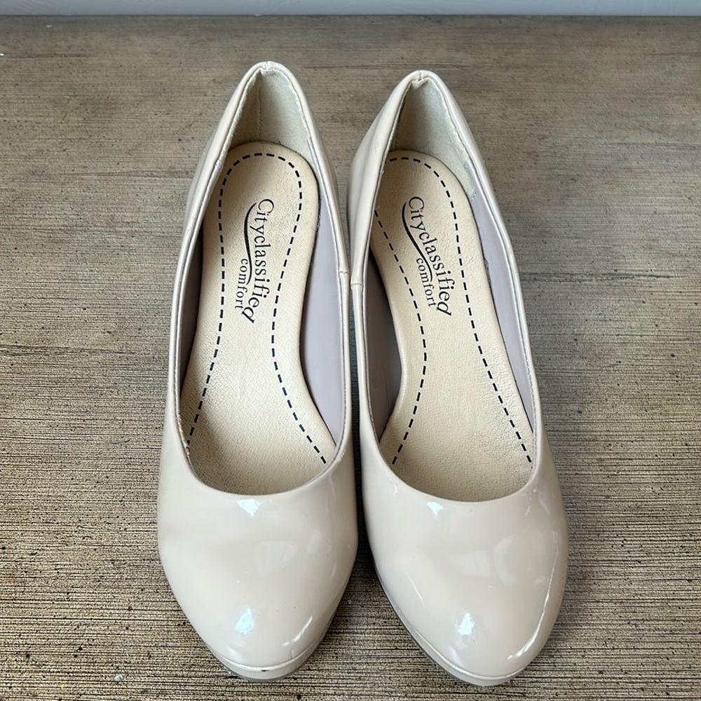 Nude Pumps